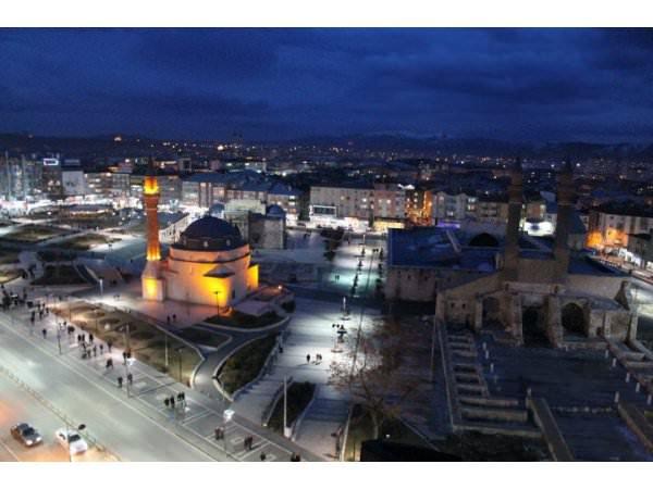 <p>İstanbul-Sivas 5 saat</p>

<p> </p>
