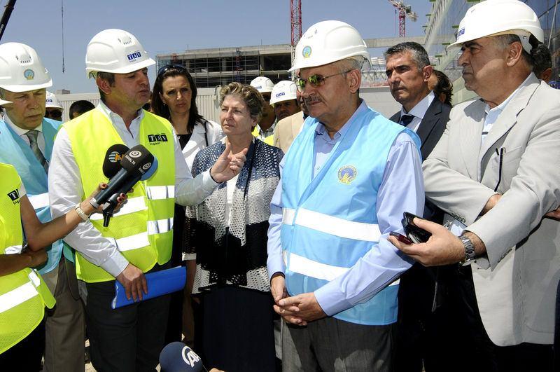 <p>23 Aralık 2011 Almanya Berlin Teknik Üniversitesi'nden Fahri Doktora ünvanı verildi</p>
<p> </p>