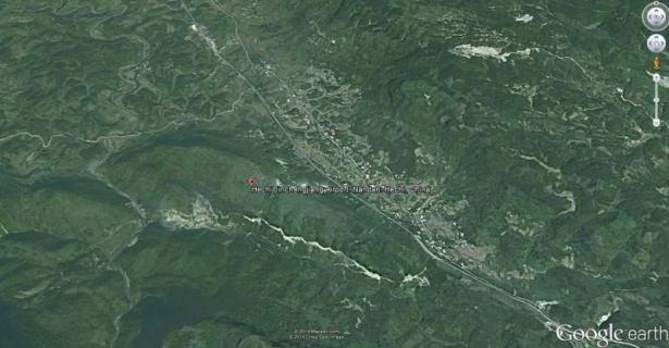 <p>Çinli ülkenin güney bölgesinde bulunan Guangxi eyaletinde dağın tepesine havaalanı yaptı.</p>