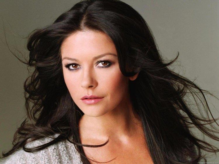 <p><strong>Catherine Zeta-Jones</strong><br />
<br />
 </p>
