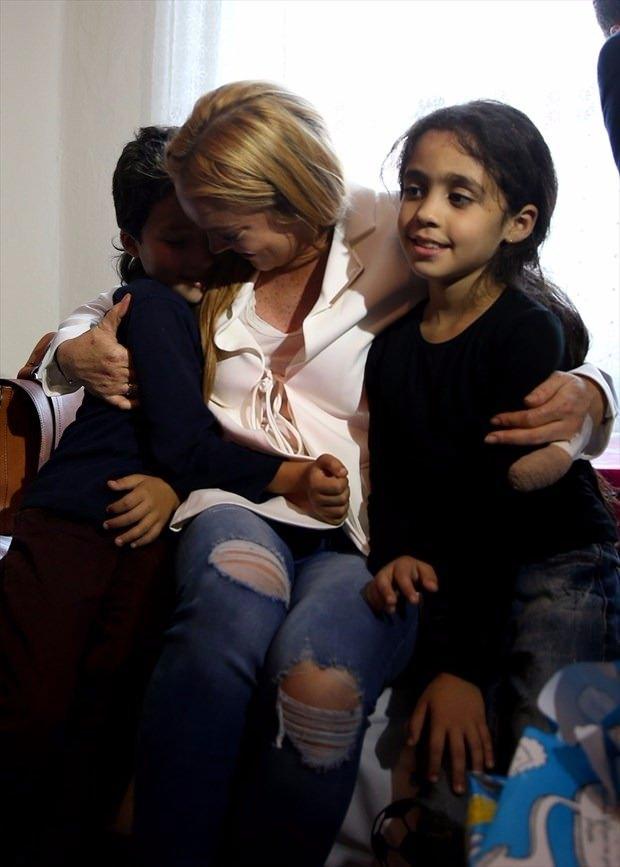 <p>Lohan, Sultanbeyli'ye gelerek Suriyeli aileyi tekrar ziyaret etti.</p>
