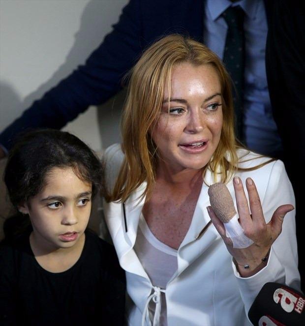 <p>Lindsay Lohan, Suriyeli aileyi ziyaretinin ardından Sultanbeyli Belediyesi'ni ziyaret etti.</p>