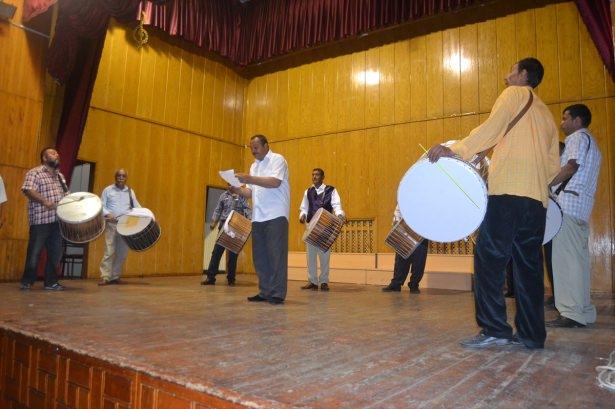 <p><strong>"BU GELENEKLER BİNLERCE YILIN BİRİKİMİDİR"</strong></p>
<p>Ramazan davulcuları eğitimler kapsamında davul çalarak maniler okudu.</p>