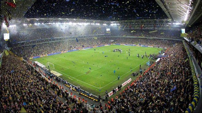 <p>Galatasaray’ı izlemek 100 TL<br />
<br />
Ancak Cim Bom’la oynanacak dev derbinin en ucuz bileti 100 TL olarak açıklandı! Bugün Yüksek Divan, kongre ve temsilci üyeleri, yarın ve sonraki gün ise Fenerbahçe Kart sahipleri ile Fenerceel aboneleri bilet alabilecek. Genel satış ise 11 Kasım Cuma gününden itibaren başlayacak.</p>