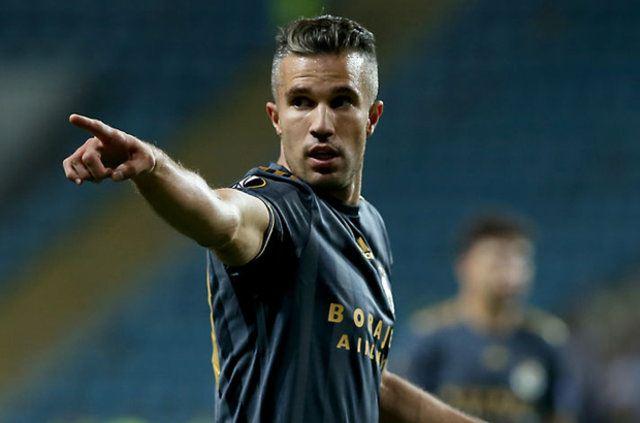 <p>1-) Robin van Persie</p>

<p> </p>

<p>Güncel piyasa değeri: 9,00 milyon Euro</p>

<p>Kayıp: 6,00 milyon Euro</p>

<p>(Habertürk)</p>

<p>Not: transfermarkt verileri baz alınmıştır. Piyasa değer kayıpları 2015 Temmuz ayından bu yana yaşanan değişikliklerdir.</p>

