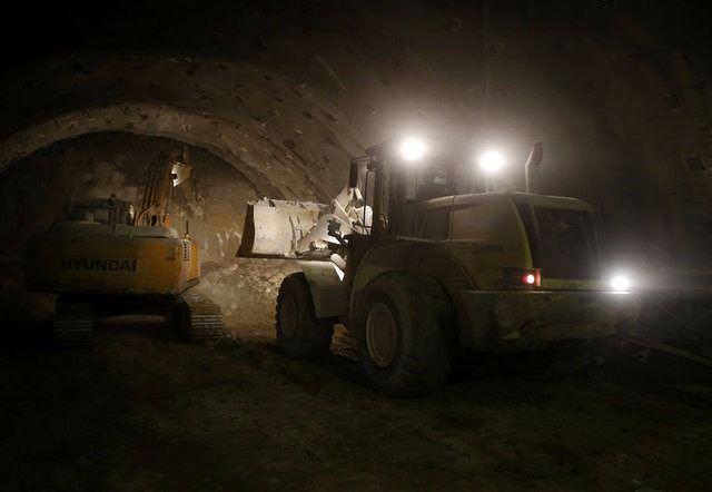 <p>İzmir ile Manisa arasındaki yolculuğu 15 dakikaya indirecek Sabuncubeli Tüneli'nde kazı işleminin yüzde 67'si tamamlandı</p>

<p> </p>
