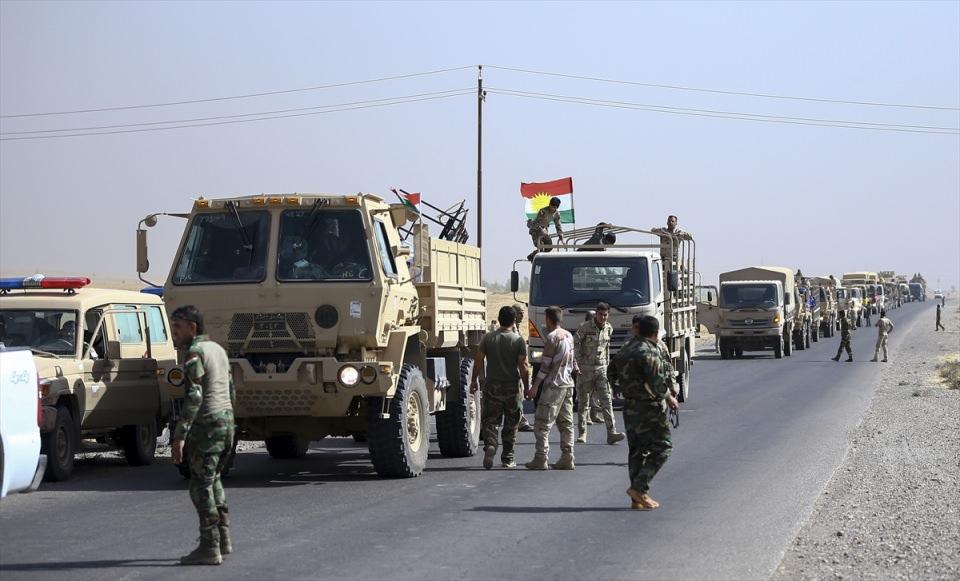 <p>Irak ordusu ve Peşmerge güçleri, kısa süre içinde başlaması beklenen Musul'u kurtarma operasyonuna hazırlık kapsamında kentin güney, doğu ve kuzey bölgelerine askeri sevkiyata devam ediyor.</p>
<p> </p>