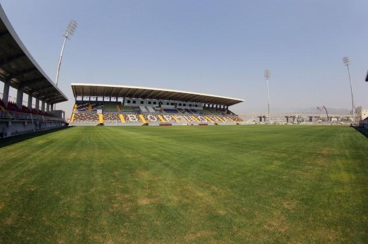 <p>Bornova Aziz Kocaoğlu Stadyumu​<br />
Kapasite: 12 bin 500</p>
