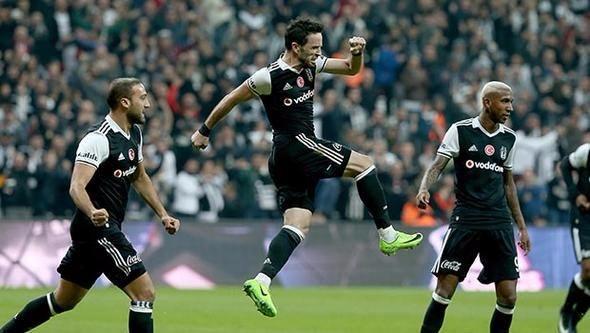<p>Necip'in oynamasıyla Gökhan İnler'in oynaması arasında ciddi farklar var. Oyun değişir çünkü... Genel hatlarıyla katılıyorum Necip'le oynamak, Oğuzhan'la oynamak, Gökhan'la oynamak 3 farklı şey çıkarıyor. Ben Necip'le oynayacağı kanaatindeyim.</p>
