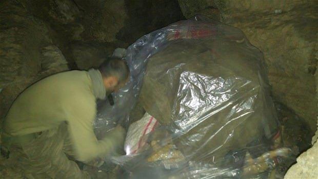 <p>TSK’dan yapılan açıklamada, Hakkari Valiliği sorumluluk bölgesinde tüm güvenlik güçlerinin etkin koordinasyonu ile yürütülen terörle mücadele harekatının başarılı bir şekilde devam ettiği vurgulanarak, "Bu mücadele 3’üncü Piyade Tümen Komutanlığı emir komutasında 1’inci Komando Tugay Komutanlığı, 2’nci Komando Tugay Komutanlığı, 2’nci ve 34’üncü Hudut Tugay Komutanlıkları, Hakkari İl Jandarma Komutanlığı, 7’inci Hudut Alay Komutanlığına bağlı komando birlikleri, Hudut Özel Harekat Birlikleri, Jandarma Özel Harekat birlikleri ve Motorlu Birlikler tarafından üstün cesaret ve feragatle sürdürülmektedir. Bu mücadelede polis özel harekat birlikleri ve emniyet unsurları ile geçici köy korucuları da aynı cesaret ve feragati göstermektedir" denildi. </p>
<p> </p>