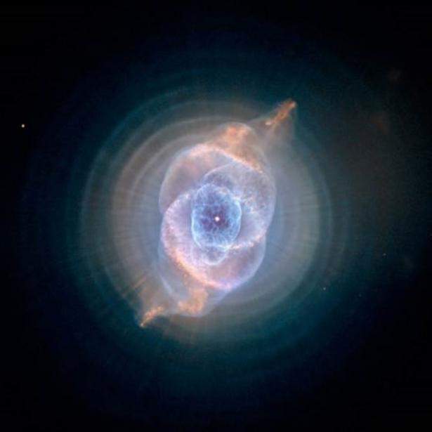<p><span style="color:#FFFF00"><strong>2018'de görevi Amerikan Havacılık ve Uzay Dairesi'nin  (NASA) gelişmiş kızılötesi merceklerle donattığı James Webb Uzay Teleskobu'na bırakacak olan Hubble'dan bizleri zamanda geriye götüren efsaneleşmiş görüntüler... </strong></span></p>
