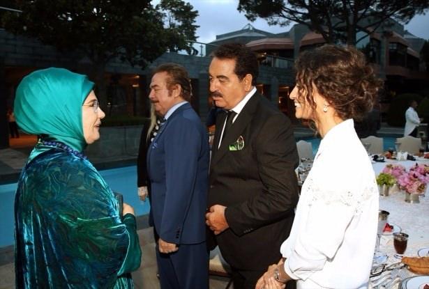 <p>Allah'ıma hamdolsun, buna da şükürler olsun Orhan Gencebay'la yan yana... Sakın umutsuzluğa kapılmayın; bir gün sizde hayal bile edemeyeceğiniz yerde olabilirsiniz...</p>