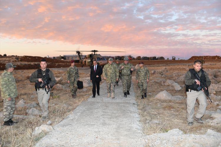 <p>Denetlemelerde bulunan Orgeneral Akar, birliklerde teröristle mücadele harekatı, hudut güvenliği ve kaçakçılıkla mücadele faaliyetlerinin sevk ve idarelerini yerinde inceledi.</p>

<p> </p>

