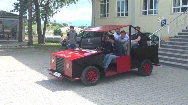 <p>Taleplerinin okul yönetimince kabul edilmesinin ardından 5 kişiden oluşan öğrenci grubu, ilk olarak kentteki araç tamiri yapılan işletmeleri gezerek, kullanılmayan motor, lastik, direksiyon ve vites kutusu temin etti.</p>
<p> </p>