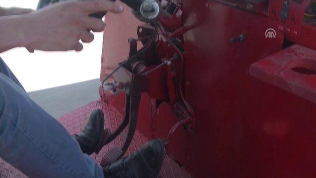 <p>Bozkurt, aracın kaporta kısımını da kırmızı renk üzerine ay ve yıldız koyarak tasarladıklarını kaydetti.</p>
<p> </p>