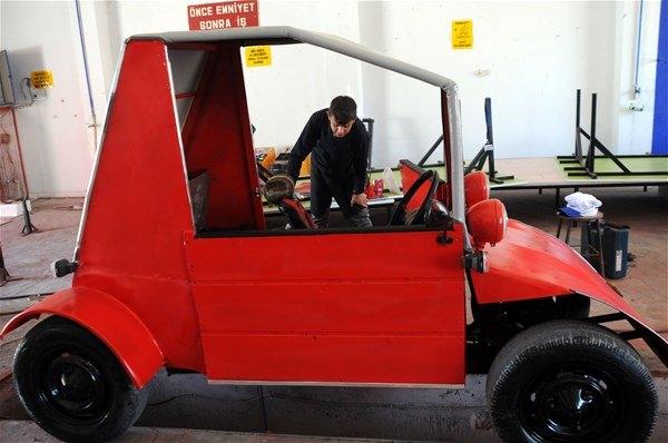<p>Okul Müdürü Remzi Beyoğlu da motor bölümü öğrencilerinin hazırladığı projeyle atık malzemeleri değerlendirerek ortaya takdir edilecek bir çalışma çıkarıldığını söyledi.</p>
<p> </p>