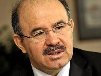 <p>Hüseyin Çelik Gırtlak kanserinden hayatını kaybeden gazeteci Savaş AY'a Allah'tan rahmet, ailesine, basın camiasına ve sevenlerine başsağlığı dilerim.</p>