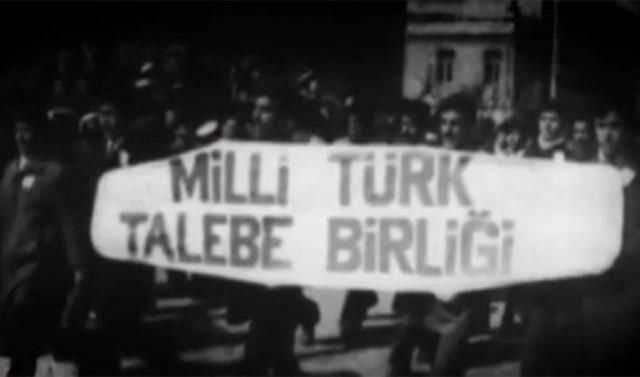 <p>1971 Milli Türk Talebe Birliği'nde çeşitli aktif görevler aldı. Bitmeyen enerjisi ile göz doldurdu, örnek oldu.</p>

<p> </p>
