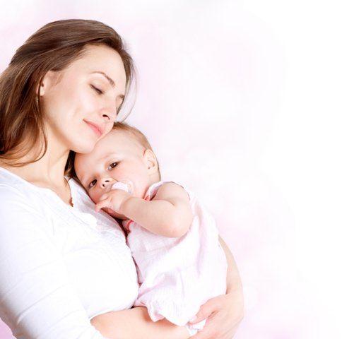 <p>Emzirme, anne ile bebek arasında oluşan en büyük bağlardır birisidir.</p>
