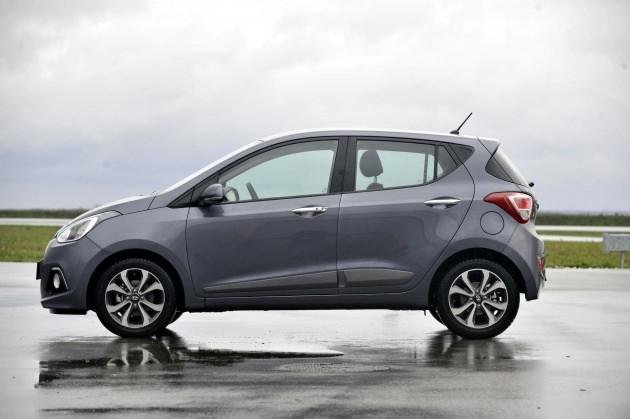 Sadece 3 ay önce satışa sunulan yeni Hyundai i10, kısa sürede otomotiv endüstrisinde ve A segmentinde dengeleri değiştirdi. Çekici tasarımından üstün kalitesine, yüksek performansından düşük yakıt tüketimi ve zengin donanımına kadar tüm otoritelerden büyük bir övgü alan yeni i10'un elde ettiği bu başarı, Hyundai'nin AUTOBEST'ten üç yıl içerisinde kazanmış olduğu ikinci büyük ödül niteliği de taşıyor. Hyundai Elantra da AUTOBEST üyeleri tarafından 2012'de Yılın En İyi Otomobili ödülüne layık görülmüştü.