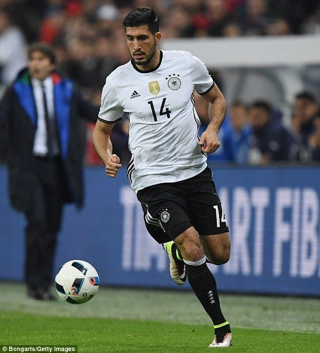 <p>Emre'nin babası, "Emre Can'ın babası bana 'Ne olursunuz, benim oğlum çok genç. </p>