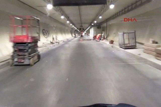 <p>Avrasya Tüneli, 24 saat boyunca güvenli, sağlıklı ve kesintisiz trafik akışı için gelişmiş bir sisteme sahip.</p>
<p> </p>