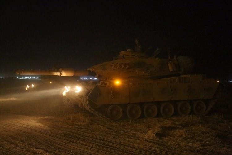 <p><strong>2 BİNİ AŞKIN DEAŞ MİLİTANI EL KAİDE'YE KATILDI</strong></p>
<p>Zira El Kaide bağlantılı grupların DAEŞ sonrası güçlendiğine dikkat çeken askeri kaynaklar, DEAŞ’ın El Bab ve Cerablus sonrası 2 bini aşkın militanının El Kaide unsurlarına katıldığını ifade ediyorlar.</p>