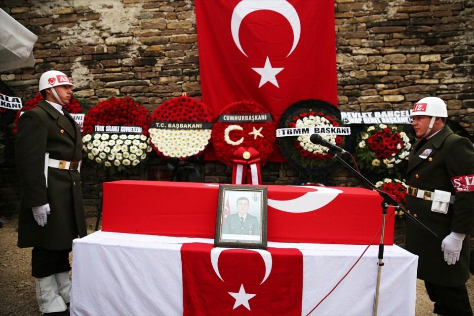 <p>Törenin ardından şehit Genç'in cenazesi, Güvenç Mezarlığında toprağa verildi.</p>
<p> </p>