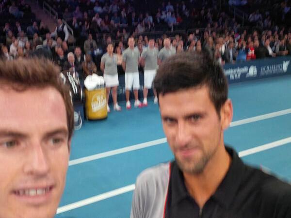 <p>Novak Djokovic ve Andy Murray'in maç arası selfie'si</p>
