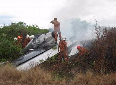 <p><strong>Michael Dacre - Uçan Taksi (2009)</strong><br />
<br />
Michael Dacre, 8 koltuklu uçan taksisi ile malezya'da bir tarlaya çakıldı</p>

<p> </p>
