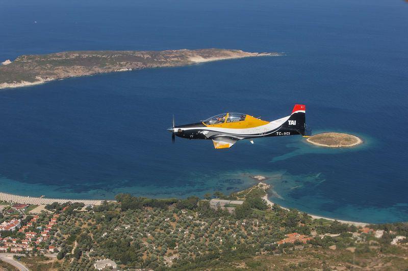 <p>Maksimum seyir hızı 574 km/saat</p>

<p>Maksimum tırmanma hızı 4.370 ft/dakika (22 m/s)</p>

<p>Azami servis irtifası 34.700 ft (10577 m)</p>

<p>Havada kalma süresi 4 saat 15 dakika</p>
