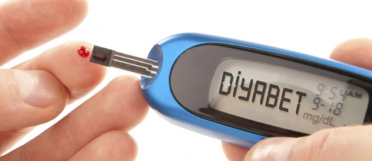<p><strong>Metabolik hastalıklar kontrol edilmeli</strong></p>
<p>Topuk ağrısının yaşandığı ikinci gurubu daha çok diyabet, tiroid, obezite gibi metabolik hastalıklarını kontrol altında tutamayan kişiler oluşturuyor. </p>
