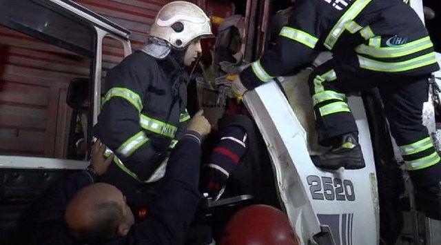 <p>Kaza 04.00 sıralarında Kartepe D100 karayolu Eşme mahallesi mevkii Sakarya istikametinde meydana geldi.</p>

<p> </p>
