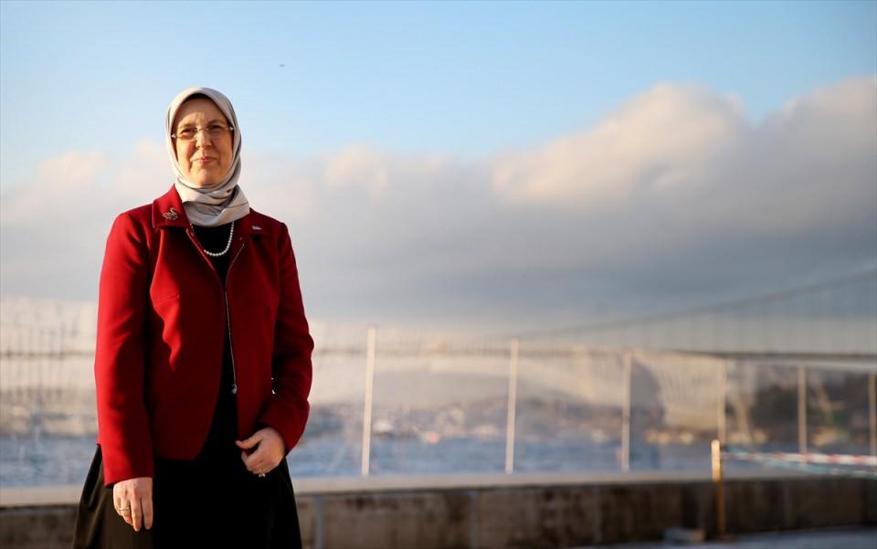 <p>Doğup büyüdüğü şehir Denizli'den sonra hayatının büyük bir kısmını İstanbul'da geçiren Ramazanoğlu, eğitime çok önem veren bir ailede yetişti. Tıp eğitimi alan ve doktor olarak meslek hayatına adım atan Ramazanoğlu'nun siyasete girmesiyle yoğun ve mücadele içinde geçen günleri de başlamış oldu.</p>
<p> </p>