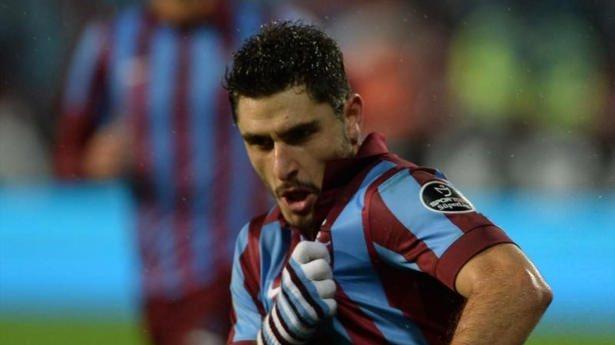 <p><strong>'Türkiye'nin en büyük takımındayım. Ben Trabzonsporlu olsam Fenerbahçe'ye gelmeden oraya giderdim' dedikten sadece 2 sene sonra Trabzonspor'a transfer oldu.</strong></p>