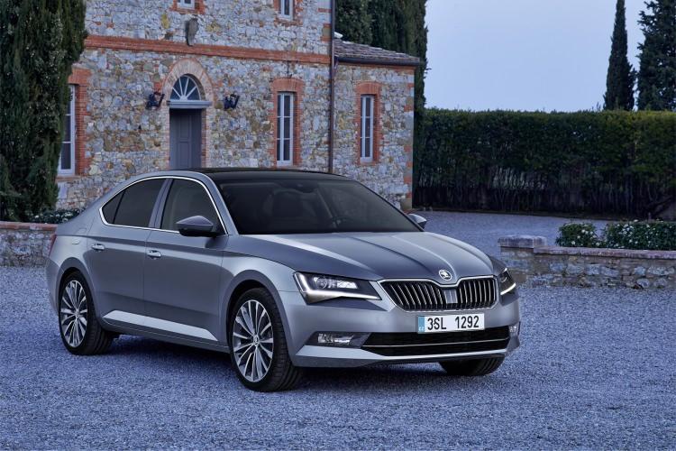 <p><span style="color:#FFA07A"><strong>SKODA</strong></span></p>
<p><strong>Superb 1.4 Benzin Manuel Sedan Active</strong></p>
<p>ESKİ FİYAT: 76.600<br />
YENİ FİYAT:79.241</p>