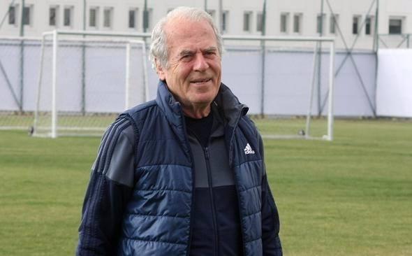 <p>Federasyon başkanlığına aday olun elbette ama bu ligi yükseltelim. 2004'te Gaziantepspor'un Milan'la oynadığı bir maç görüntüsü vardı twitter'da geçen.. Nurullah Sağlam teknik direktör zımba gibi. Johnson'lar Yusuf Şimşek'ler bir top oynanıyor görmen lazım yıkılıyor ortalık. O görüntüyü bugün koysam dersin ki burası hangi ülke. Bizim o günlere biraz dönmemiz lazım artık.</p>