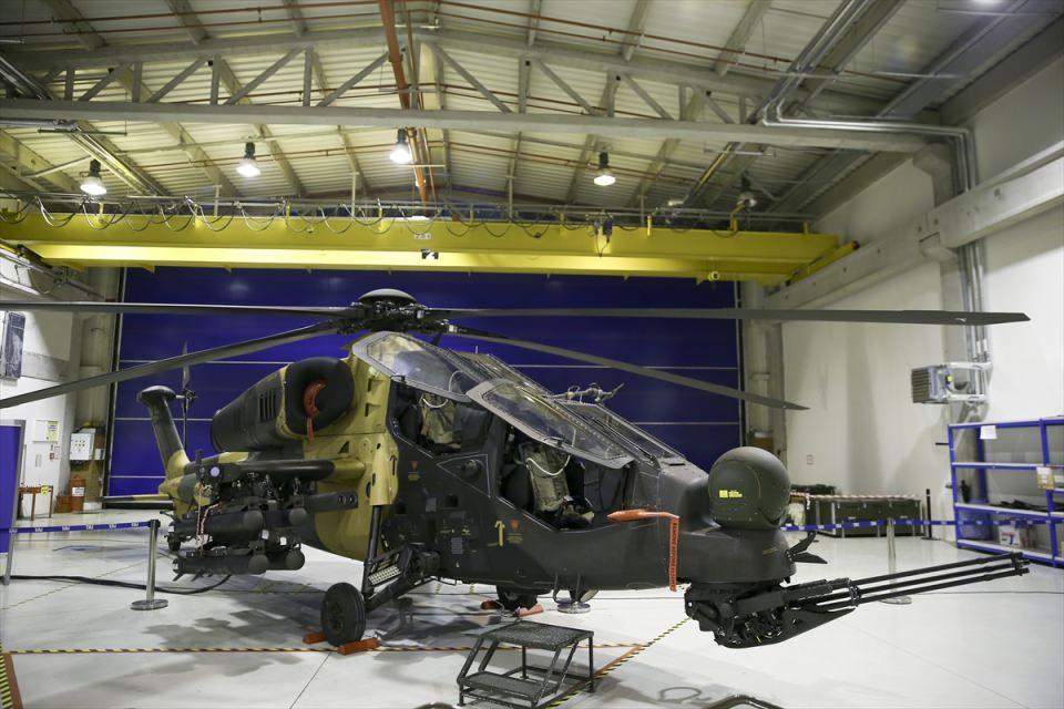 <p>19. ATAK helikopterini düzenlenen törenle geçen hafta teslim alan Kara Kuvvetleri Komutanlığı, bunları terörle mücadele görevlerinde etkin olarak kullanıyor. </p>