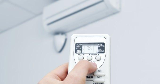 <p><strong>5. Klimaya doğrudan maruz kalmak</strong></p>
<p>Klima her zaman yaklaşık 21-24 derece aralığında olmalıdır. Klimaya doğrudan maruz kalmakla gelişecek enfeksiyonlar kalp yetmezliği ve ritim bozukluğuna soruna yol açabilir. </p>