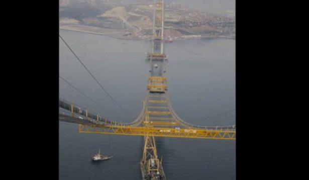 <p>Öte yandan deniz yoluyla şantiyeye getirilen 2 tabliyenin ise köprünün Gebze tarafındaki yerlerine yerleştirilmesi için çalışmalar sürüyor.</p>

<p> </p>

