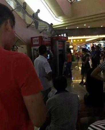 <p>ATM'nin son hali korkuç görünse de kadın kartını kurtarmayı başardı...</p>