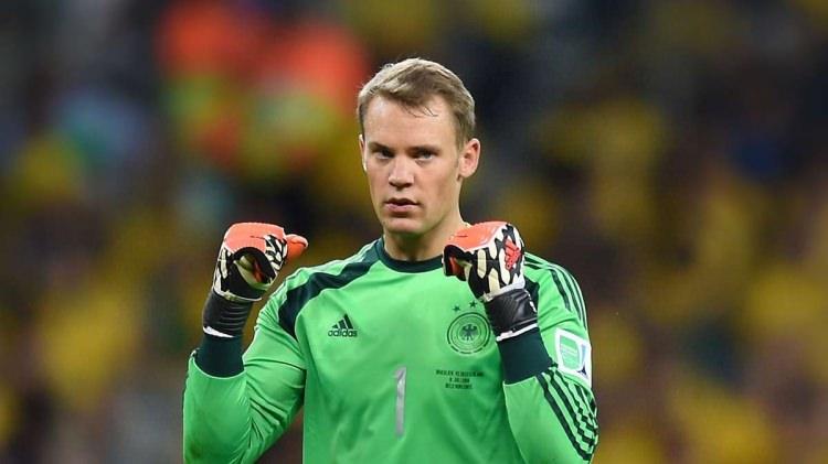 <p>1. Manuel Neuer<br />
<br />
​2011'de Schalke'den Bayern Münih'e transfer olan ve 2014 Dünya Kupası'ndan sonra yıldızı iyice parlayan Neuer, becerileri ile kaleciliğin kitabını tekrardan yazıyor.</p>

