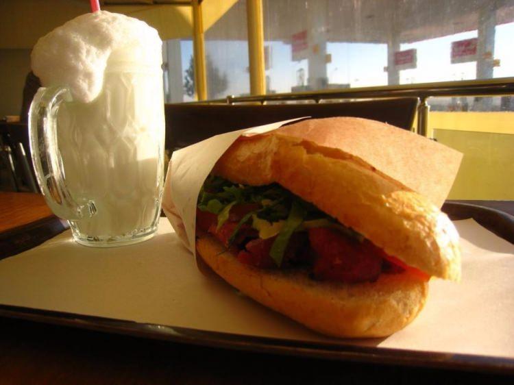 <p>Türkiye</p>

<p>Köfte ekmek ve ayran</p>
