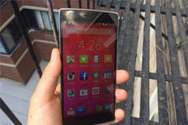 <p><strong>OnePlus One</strong><br />
Sadece 300 dolara alınabilen telefon, Android sistemini kullanan en iyi telefonlardan biri olarak gösterildi ve iyi telefonun az paraya satın alınabileceğini gösterdi.</p>
