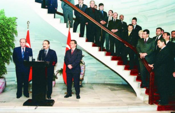 <p>Bugün önümüze bir ihtimal olarak gelen koalisyon, Türkiye tarihinde ne bir ilk ne de son. 1961'den bu yana çeşitli koalisyon hükümetleri kuruldu. İşte Türkiye tarihindeki koalisyon hükümetleri:</p>