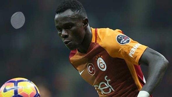 <p>BRUMA’YA 800 BiN EURO ZAM GELiYOR - Bir sonraki adım Bruma olacak. Kontratı uzatılacak olan Bruma’nın yıllık ücreti 1.2 milyon Euro’dan 2 milyona yükseltilecek. Portekizli’nin performansının artması bekleniyor.CAROLE’A CiDDi iYiLEŞTiRME YAPILACAK - Son hamlede ise Fransız kulüplerinin transfer etmek istediği Lionel Carole’un başarılı performansı ödüllendirilecek. Fransız sol bekin ücreti 700 bin Euro’dan 1.1 milyona yükseltilecek.</p>