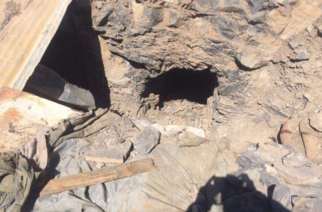 <p>Güvenlik birimlerinden alınan bilgiye göre, Şehit Tank Uzman Çavuş Özcan Mutlu Operasyonu kapsamında, 22 Nisan 2016 tarihinde Şırnak ili Uludere ilçesi Kureşin tepe bölgesinden bir telsiz kestirmesi alan Güvenlik kuvvetleri telsizi dinlemeye almış ve telsizi koordinatları kestirilerek bölücü terör örgütü mensuplarının kullandığı bir mağara tespit edildi.</p>
<p> </p>