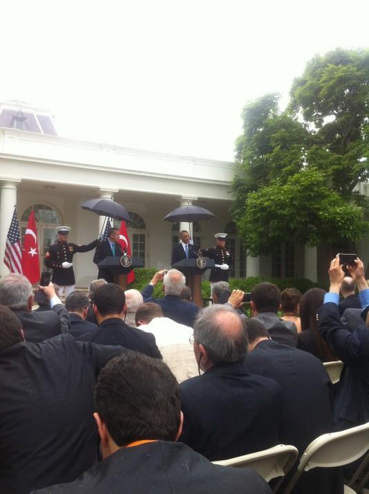 <p><span id="contextual">Suriye'nin ana gündem maddesi olduğu ziyarette Beyaz Saray'ın Gül Bahçesi'nde Erdoğan ve Obama basın mensuplarının karşısına geçti.</span></p>