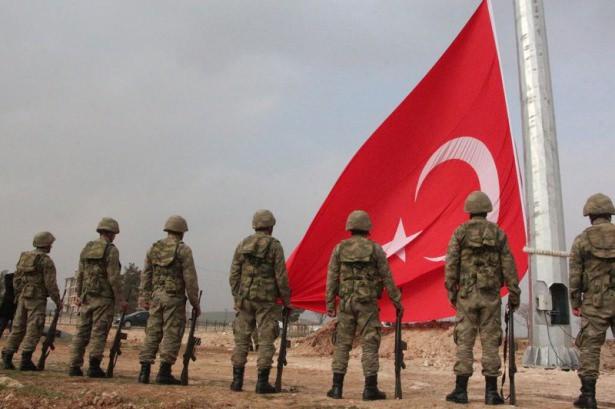 <div>Dev Türk bayrağı, Şanlıurfa Valisi İzettin Küçük'ün talimatıyla asker tarafından sınırın sıfır noktasına dikildi.</div>

<div> </div>
