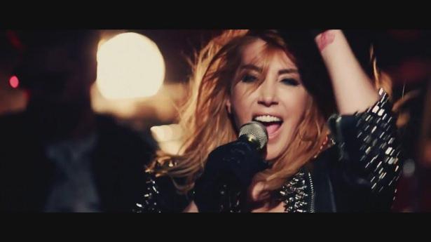 <p>Hande Yener: 10 Kasım 1938. "Bir ölüm ancak bu kadar ölümsüz olabilirdi." </p>